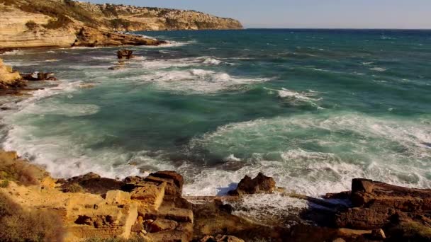 Mallorca güzel cliffline güneşli bir günde geç öğleden sonra — Stok video