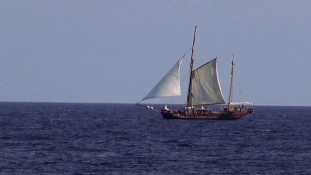 Old sailing ship on the ocean — Stock Video