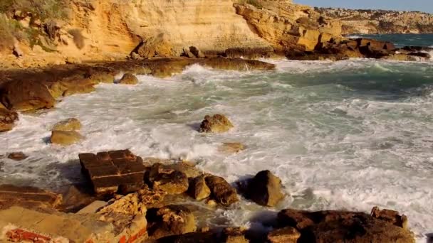 Maravillosa costa de Mallorca en una cálida tarde soleada — Vídeo de stock