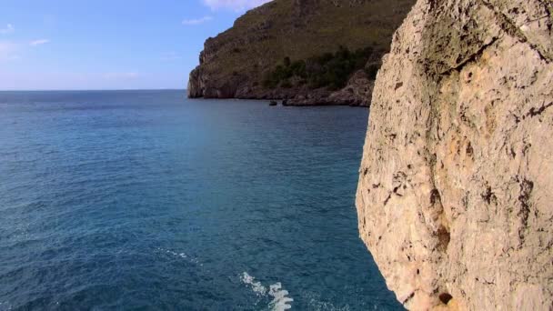 Prachtige baai van het eiland Mallorca — Stockvideo
