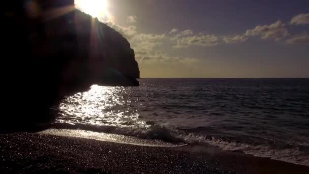 Lonesome bay vid solnedgången — Stockvideo