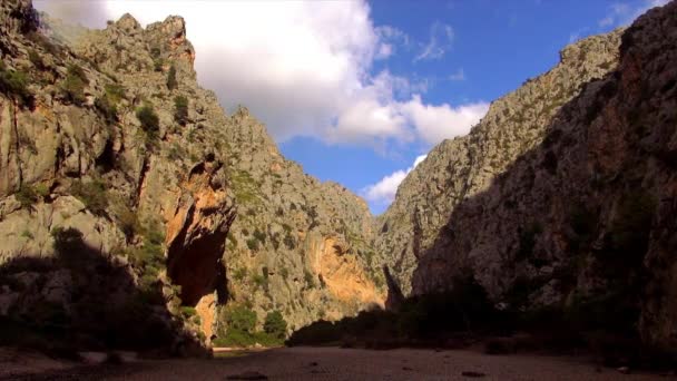 Cañón en las montañas de Mallorca — Vídeo de stock