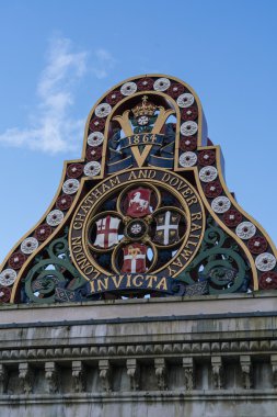 Londra Chatway ve Dover demiryolu Blackfriars köprüden ve istasyonu