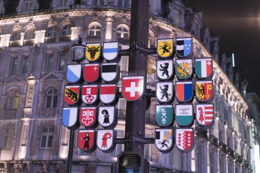 Ünlü İsviçreli saat Leicester Square Londra - 22 Şubat 2016