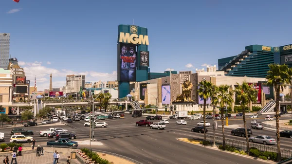 MGM GRAND Hotel ลาสเวกัส เลเซอร์ VEGAS, NEVADA APRIL 12, 2015 — ภาพถ่ายสต็อก