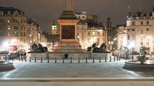 Trafalgar Square London's nachts — Stockfoto
