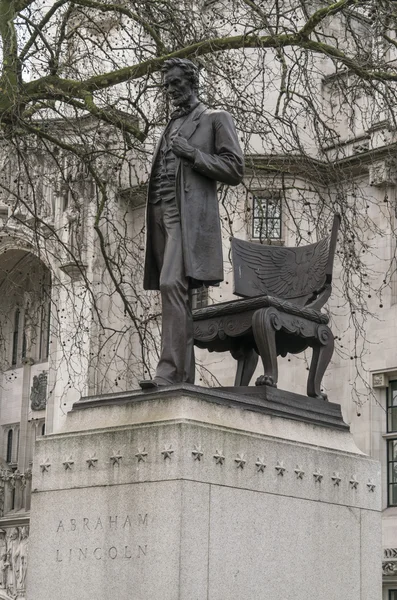 Estátua de Abraham Lincoln na Praça do Parlamento Londres — Fotografia de Stock