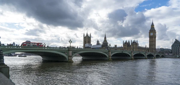 Huizen van het Parlement Big Ben en Westminster Bridge — Stockfoto