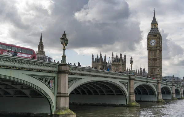 Huizen van het Parlement Big Ben en Westminster Bridge — Stockfoto