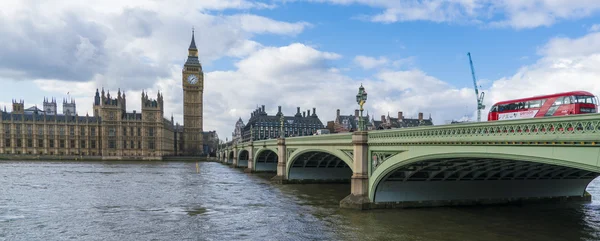 Casas del Parlamento Big Ben y Westminster Bridge — Foto de Stock