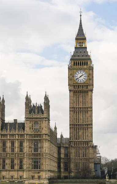 As Casas do Parlamento Westminster com Big Ben e a Rainha Elizabeth Tower — Fotografia de Stock