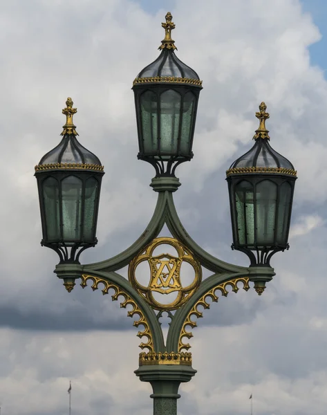 Lâmpada de rua bonita na ponte de Westminster — Fotografia de Stock