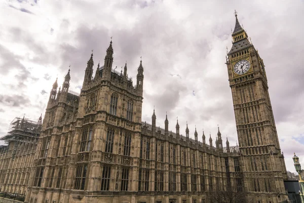 Las Casas del Parlamento Westminster con Big Ben y Queen Elizabeth Tower — Foto de Stock