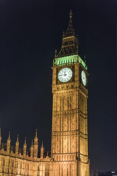 Königin Elizabeth Tower Big Ben London in den Häusern des Parlaments bei Nacht — Stockfoto