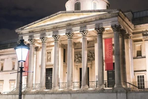 National Gallery at Trafalgar Square LONDON, ENGLAND - Feb 22, 2016 — стоковое фото