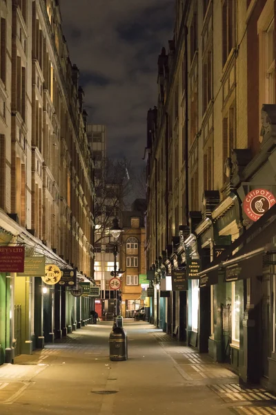 Narrow Lane at London Covent Garden area LONDON, ENGLAND - FEBRUARY 22, 2016 — Stock Photo, Image