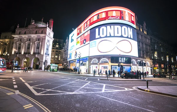 Piccadilly Circus by night LONDRA, INGHILTERRA - 22 FEBBRAIO 2016 — Foto Stock
