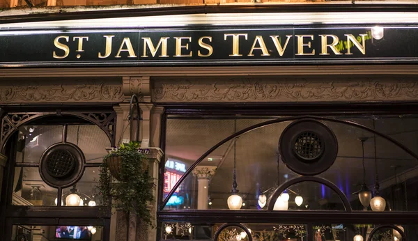 Traditional english pub st. james tavern london, england - 22. februar 2016 — Stockfoto