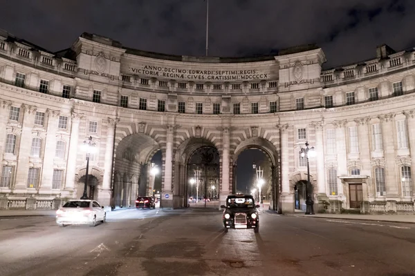 Admiralty Arch London door nacht Londen, Engeland - 22 februari 2016 — Stockfoto