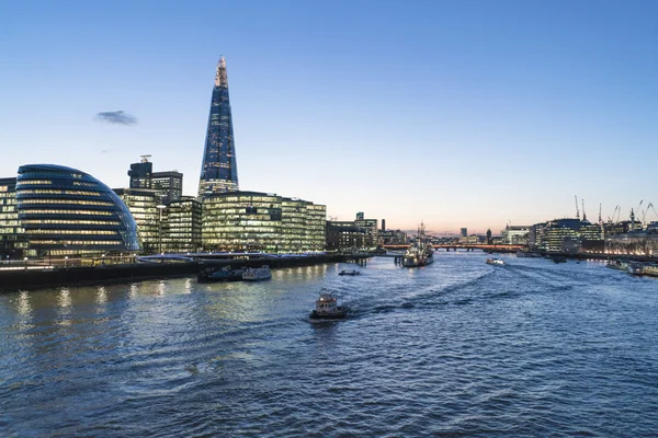 Londra manzarası ile Belediye Binası ve "Shard" sanayi - Londra/İngiltere 23 Şubat 2016 — Stok fotoğraf