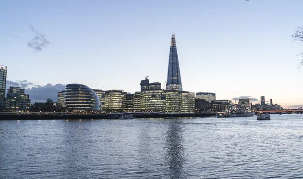 London skyline with City Hall and Shard building - LONDON / ENGLAND FEBRUARY 23, 2016 — стоковое фото