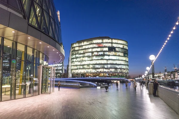 The Queens walk at ;ore London Riverside - LONDON/ENGLAND  FEBRUARY 23, 2016 — Stock Photo, Image