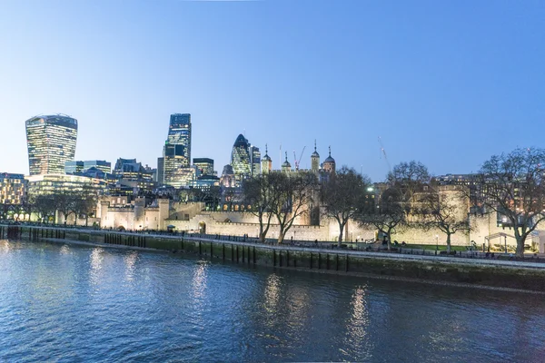 De skyline van de stad van Londen in de avond - Londen, 23 februari 2016 — Stockfoto