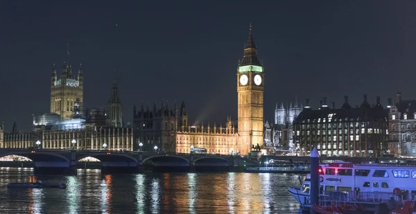 Big Ben e Casas do Parlamento à noite - FEVEREIRO DE LONDRES / ENGLÂNDIA 23, 2016 — Fotografia de Stock