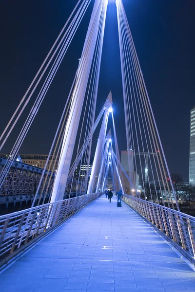Le pont du Jubilé d'Or illuminé la nuit - LONDRES / ANGLETERRE 23 FÉVRIER 2016 — Photo