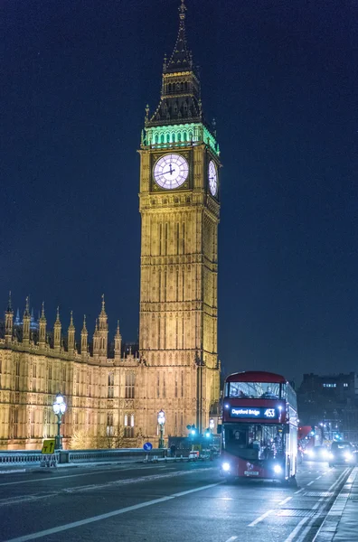 Big Ben e Casas do Parlamento à noite - FEVEREIRO DE LONDRES / ENGLÂNDIA 23, 2016 — Fotografia de Stock