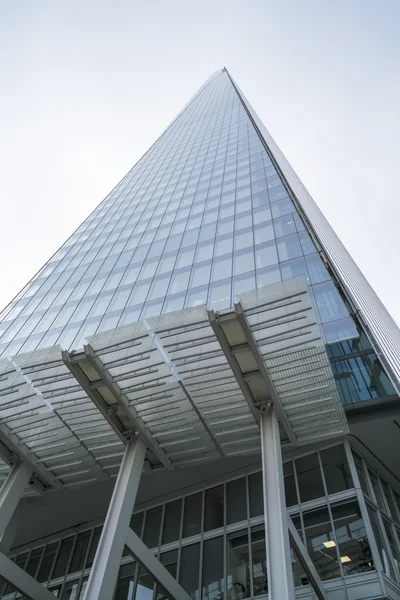 The Shard Building in London wide angle shot  - LONDON/ENGLAND  FEBRUARY 23, 2016 — Stock Photo, Image