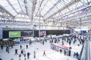 Waterloo İstasyonu geniş açı görünümü - Londra/İngiltere 23 Şubat 2016
