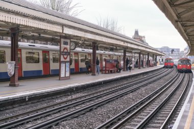  Barons Court istasyonu - Londra/İngiltere 23 Şubat 2016