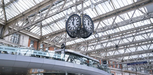 Widokiem na stacji Waterloo - Londynie 23 lutego 2016 — Zdjęcie stockowe