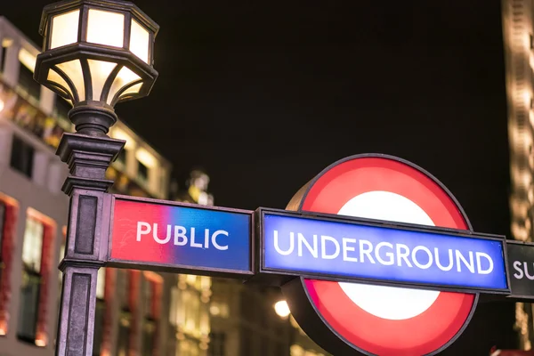 London underground station london, england - 22. februar 2016 — Stockfoto