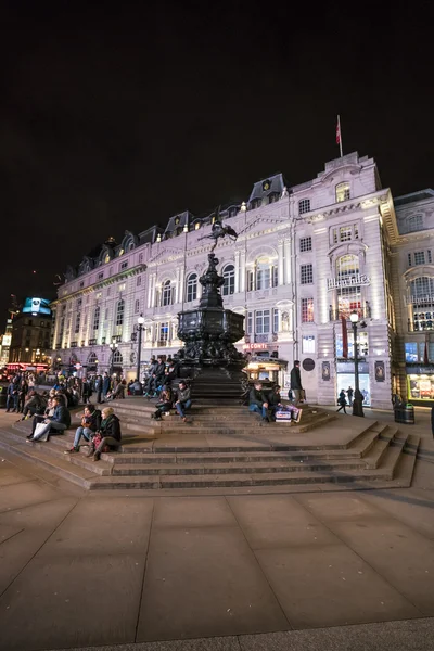 De fontein op Piccadilly Circus-Londen, Engeland - 22 februari 2016 — Stockfoto