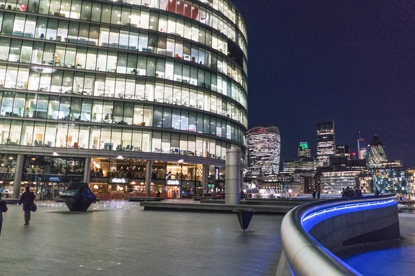 The Queens walk at; ore London Riverside - LONDRES / FEVEREIRO DA INGLÂNDIA 23, 2016 — Fotografia de Stock