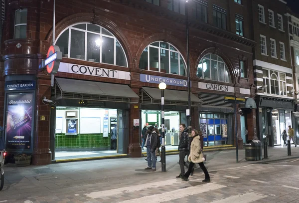 Covent garden underground station - london / england februar 23, 2016 — Stockfoto
