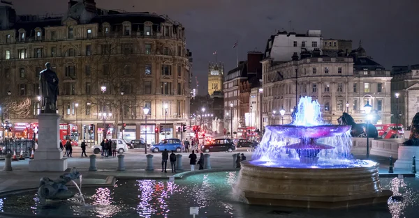 Trafalgar Square w noc Londyn, Anglia - 22 lutego 2016 — Zdjęcie stockowe
