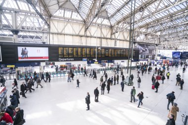 Waterloo İstasyonu geniş açı görünümü - Londra/İngiltere 23 Şubat 2016