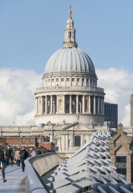 St. Paul Katedrali Londra ve nehir T Millennium Köprüsü