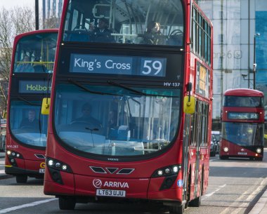 Londra otobüs üzerinde Waterloo Londra - Şubat 22 köprü, 