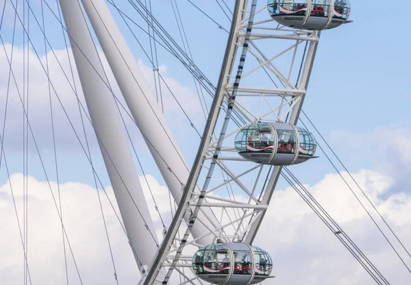 London Eye capsulas LONDON, ENGLAND - FEVEREIRO 22, 2016 — Fotografia de Stock