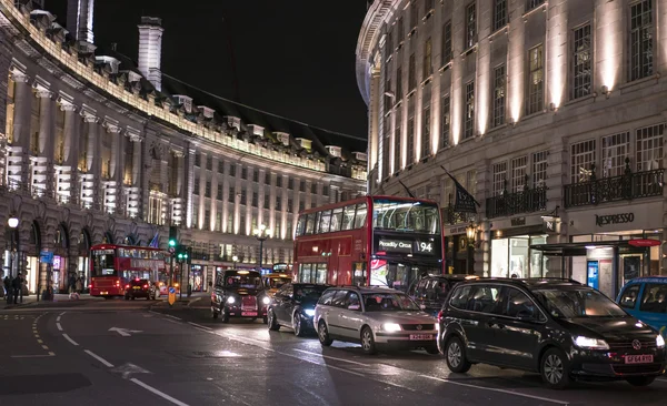 Regent Street by night LONDRA, INGHILTERRA - 22 FEBBRAIO 2016 — Foto Stock