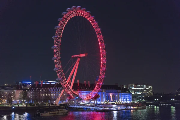 London Eye por la noche - vista desde Golden Jubilee Bridge - LONDRES / INGLATERRA 23 de FEBRERO de 2016 —  Fotos de Stock