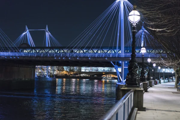 Golden Jubilee Bridge illuminated at night - LONDON/ENGLAND  FEBRUARY 23, 2016 — Stock Photo, Image