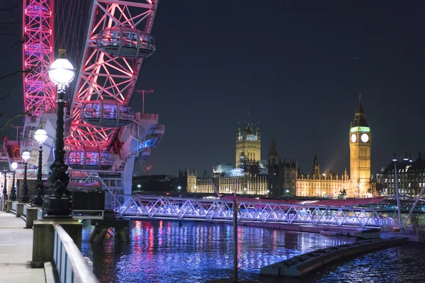 London Auge und Westminster bei Nacht - London / England 23. Februar 2016 — Stockfoto