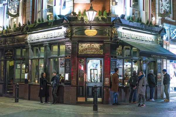 Typisch englisches Pub im Covent Garden District - london / england 23. Februar 2016 — Stockfoto