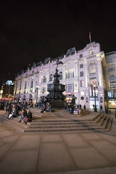 La fontaine au Piccadilly Circus LONDRES, ANGLETERRE - 22 FÉVRIER 2016 — Photo