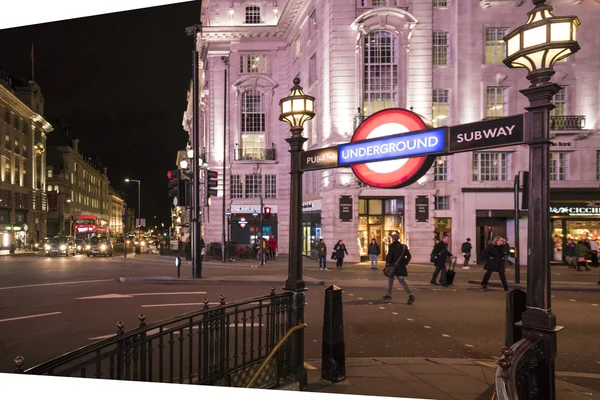 Stacja metra Piccadilly Circus Londyn, Anglia - 22 lutego 2016 — Zdjęcie stockowe